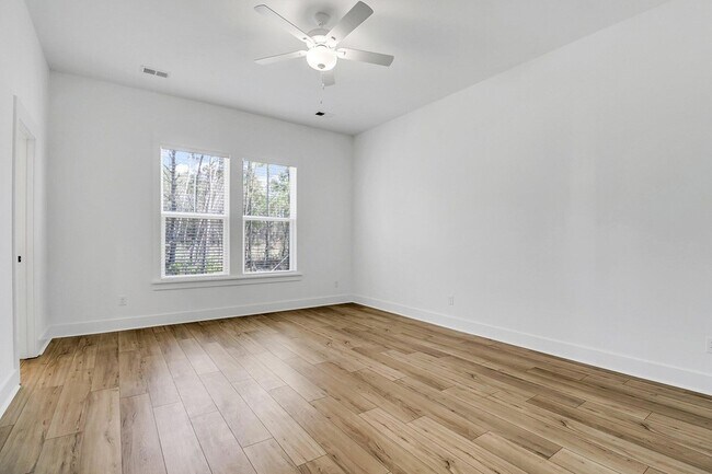 Building Photo - 502 Sound Dr
