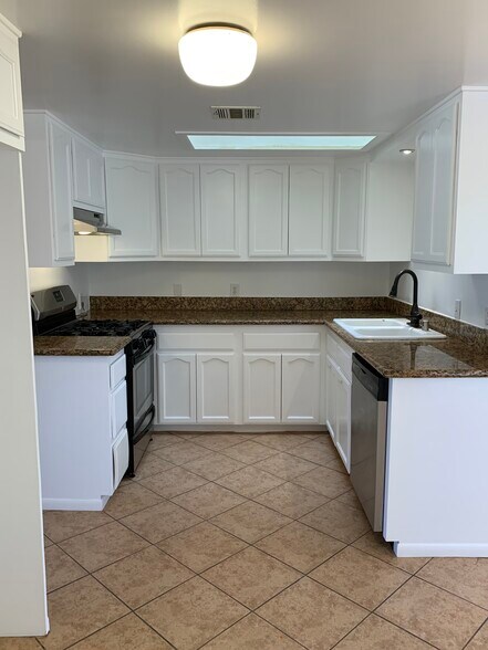 Kitchen - 10760 Russett Ave