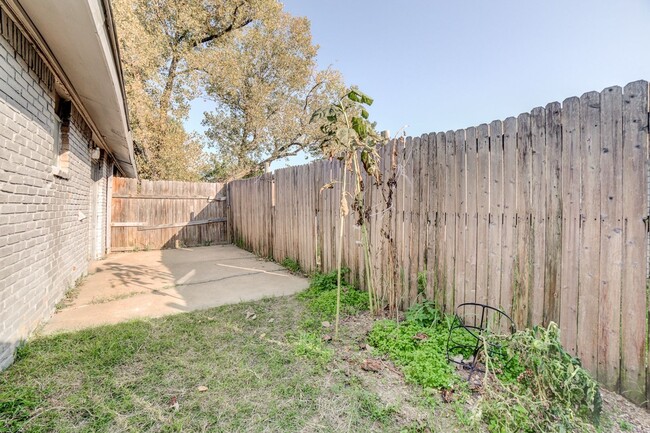 Building Photo - 1314 N Irvington Ave