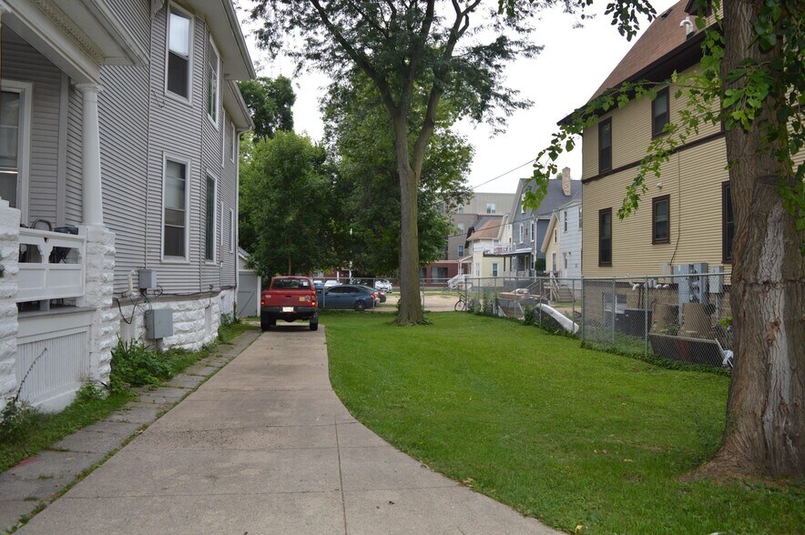 Building Photo - 16 N Broom St