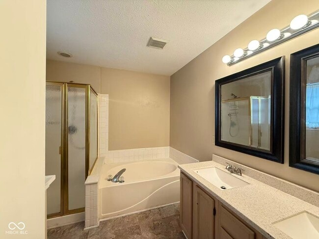 Building Photo - 7006 Long Run Dr