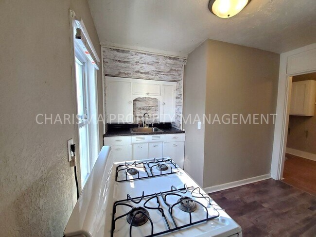 Building Photo - T and L Investments - 641 Praire Duplex
