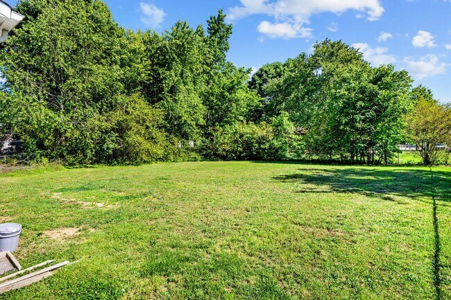 Building Photo - Spacious Yard + Fresh Interior Updates!