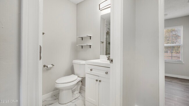 Building Photo - 1712 Vecuna Cir