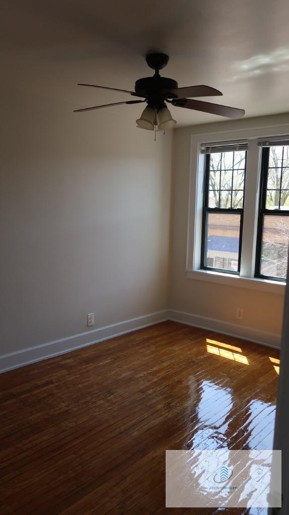 Building Photo - 5037 W Montrose Ave