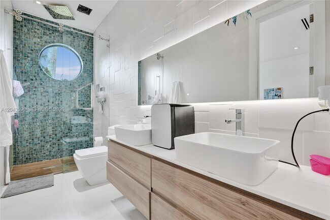 Building Photo - 2600 SW 128th Ct