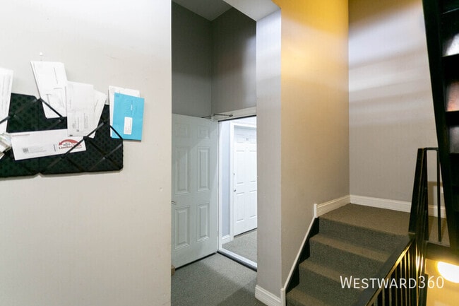 Building Photo - 1359 N Noble St