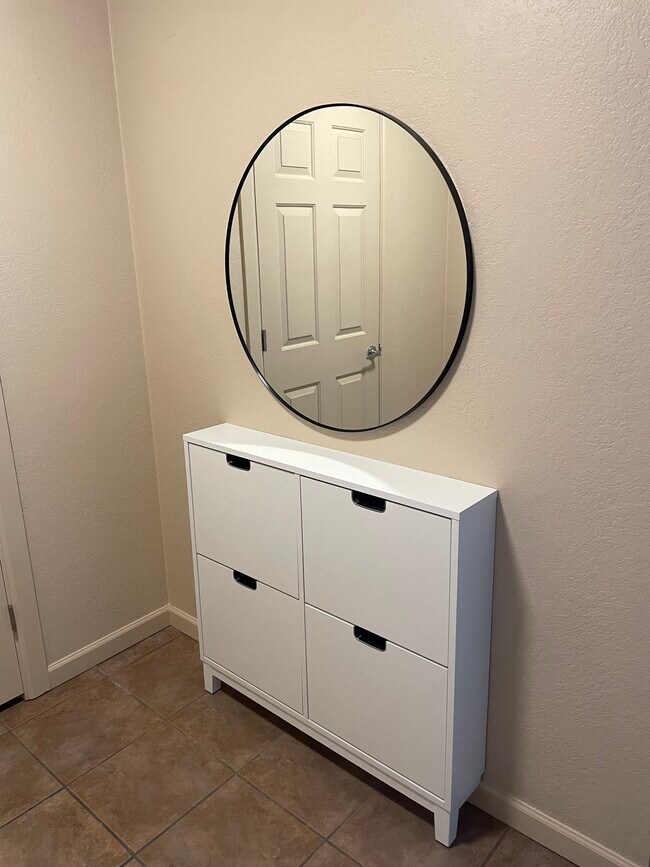 Foyer with shoe storage and walk-in coat closet - 101 S Players Club Dr