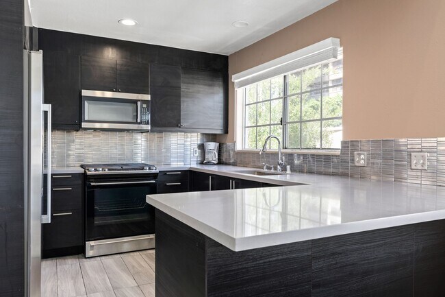 Building Photo - 10777 Ashton Ave