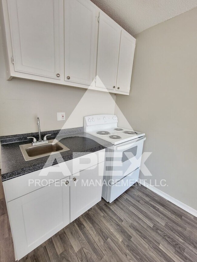 Building Photo - Newly Renovated - Alcoa Studio Apartments – Convenient Location!