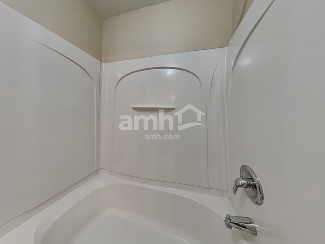 Building Photo - 107 Elba Dr