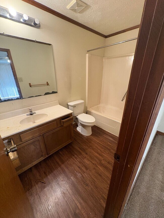 Building Photo - 5925 Labonte Dr