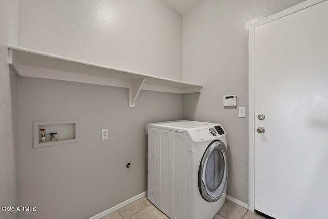 Building Photo - 3096 E Kingbird Pl