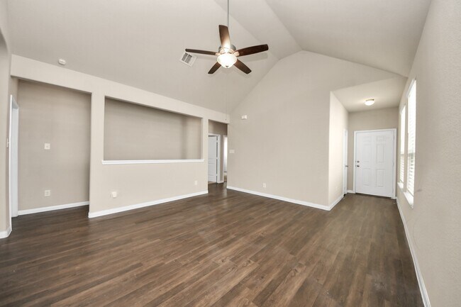 Building Photo - 17630 Holroyd Rd