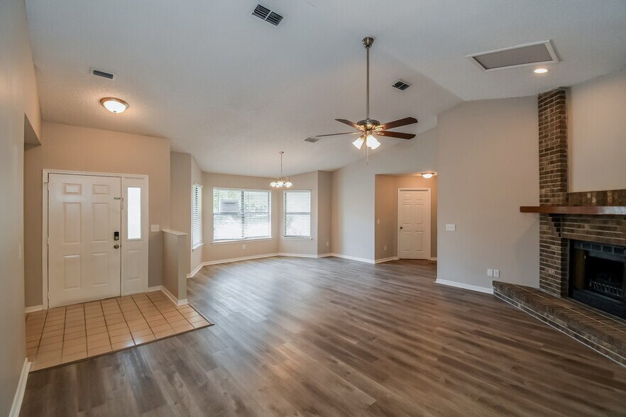 Building Photo - 10364 Windfern Ct N