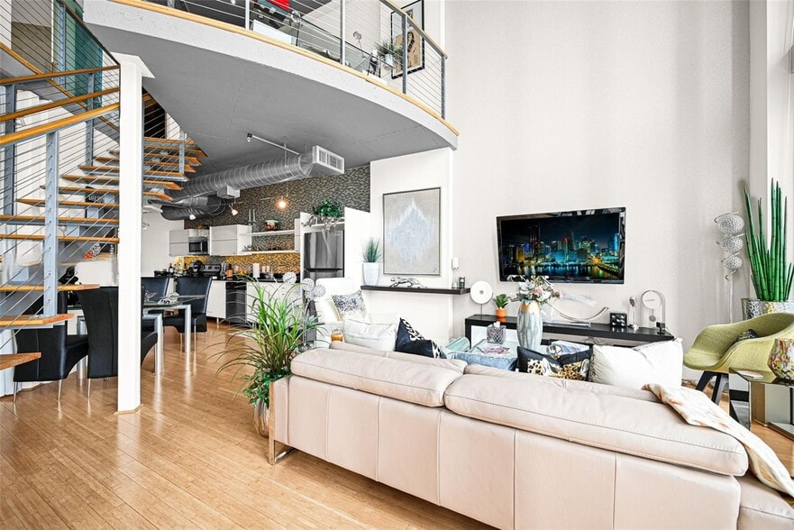 Building Photo - 690 SW 1st Ct