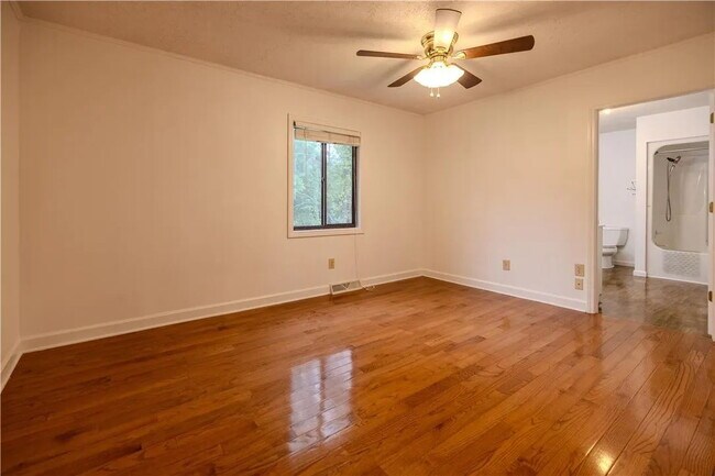 Building Photo - 3 Bedroom Home w/ Workshop and Fenced Yard