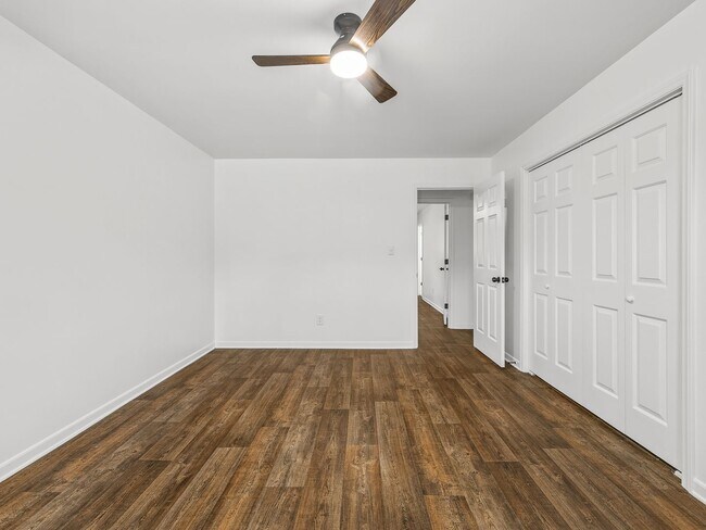Building Photo - Renovated 2 bed 2 bath- $500 OFF first month rent!!!