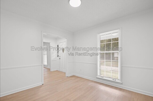 Building Photo - 3085 Circle Gate Dr