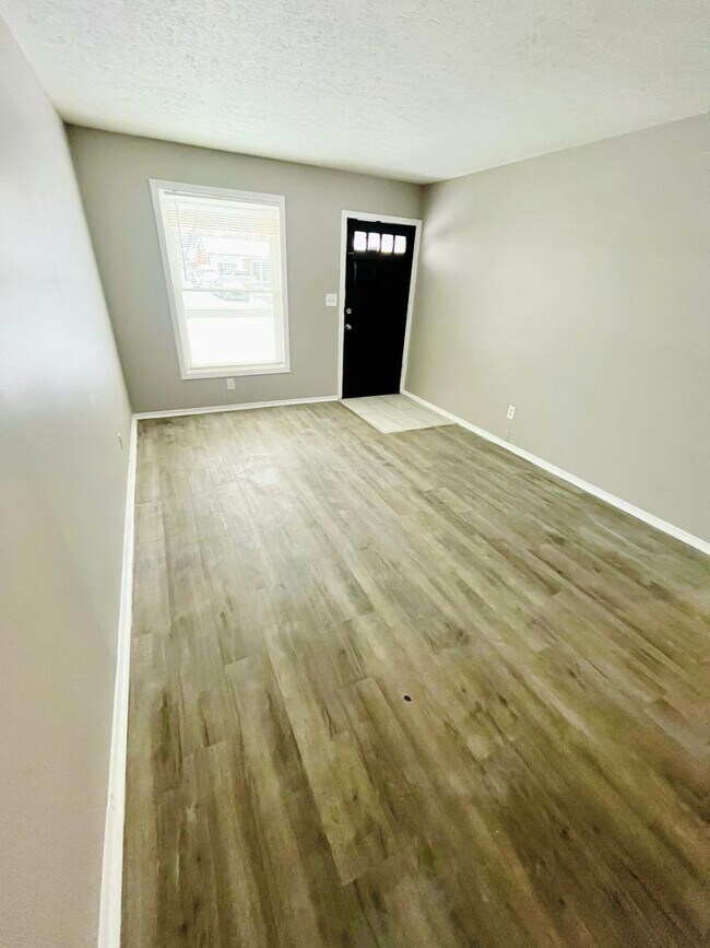 Building Photo - 4  Bedroom Home Ready Now