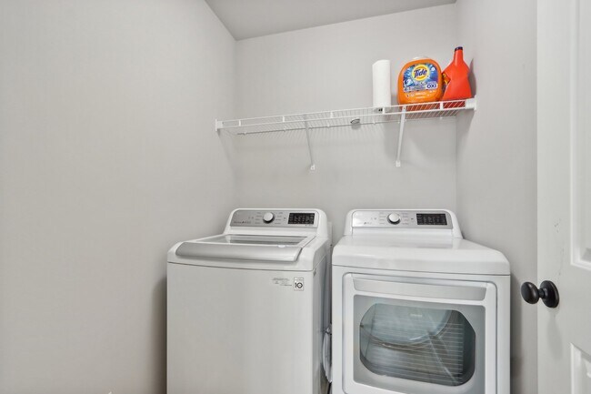 Building Photo - 5811 Levitan Ln