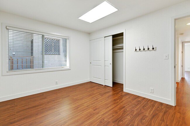 Building Photo - 2062 13th Ave W