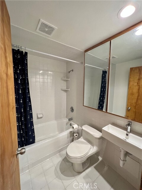 Building Photo - 12 Coach Rd