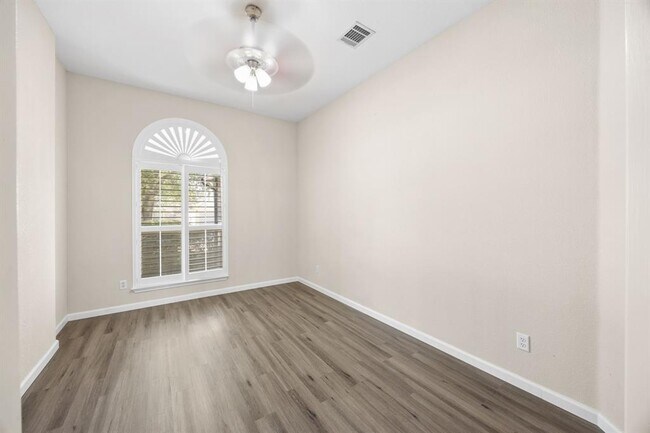 Building Photo - 1306 Lou Gehrig Ln