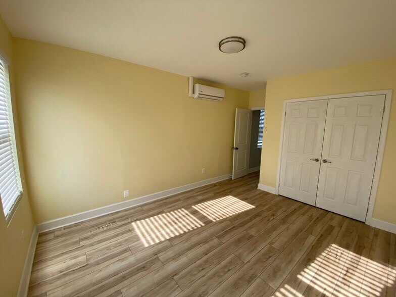 Building Photo - 301 S Conkling St