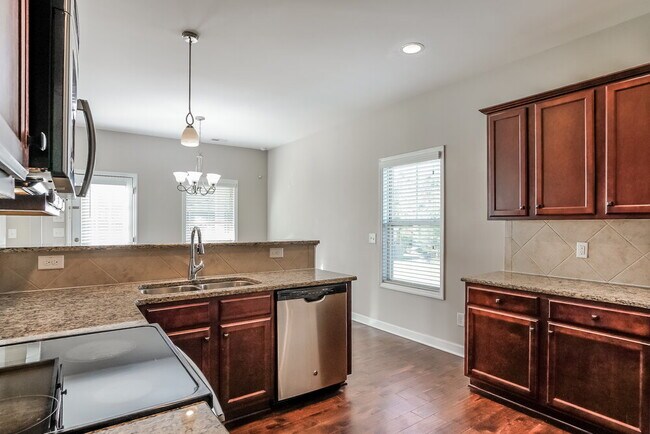 Building Photo - 104 W Webber Ln