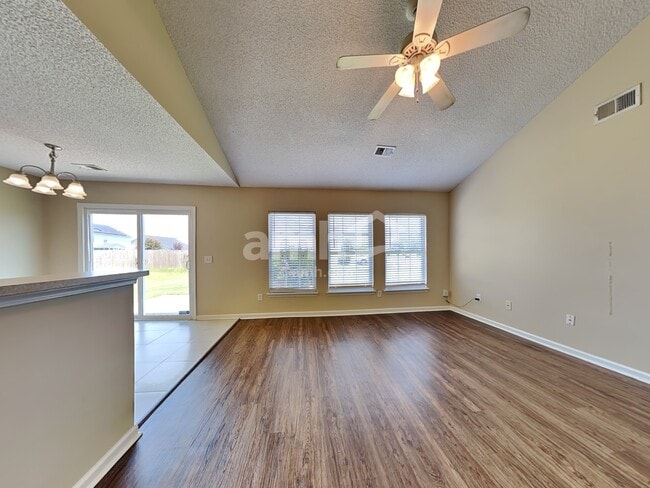 Building Photo - 89 Dovetail Cir