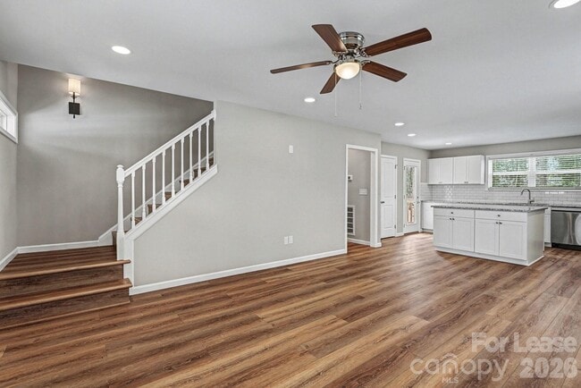 Building Photo - 931 E Front St