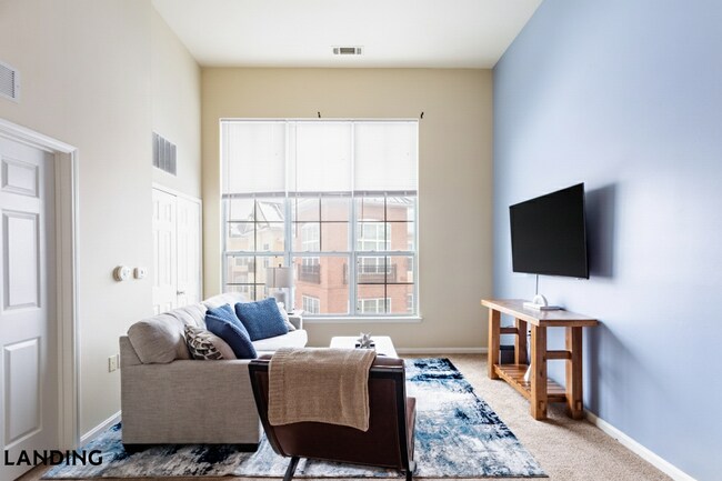 Building Photo - 400 Blake St