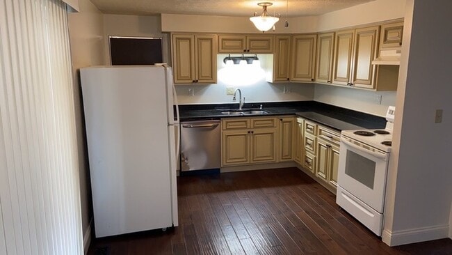 Building Photo - 401 Lufkin Dr
