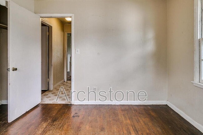 Building Photo - 724 General Senter Dr
