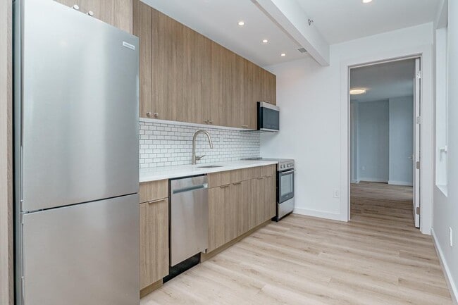 Primary Photo - 251 Front St