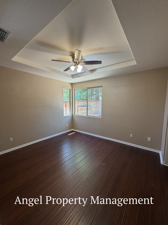 Building Photo - 10101 E Taron Dr