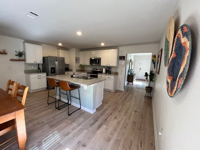 Building Photo - 5236 Peach Dr