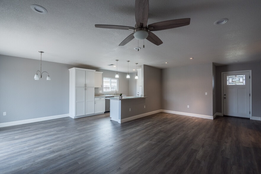 Building Photo - 569 Argonaut St