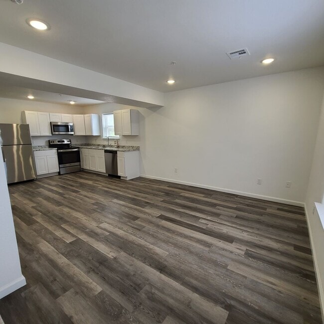 Building Photo - Townhomes Now Available in Strafford MO!