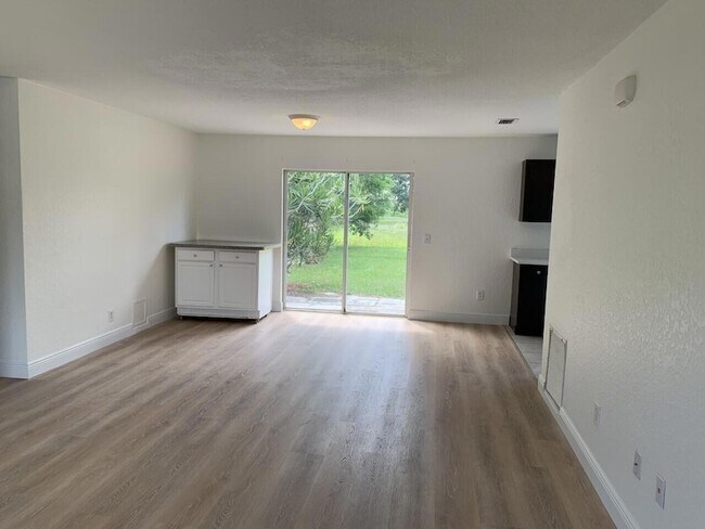 Building Photo - 1838 SE North Buttonwood Dr