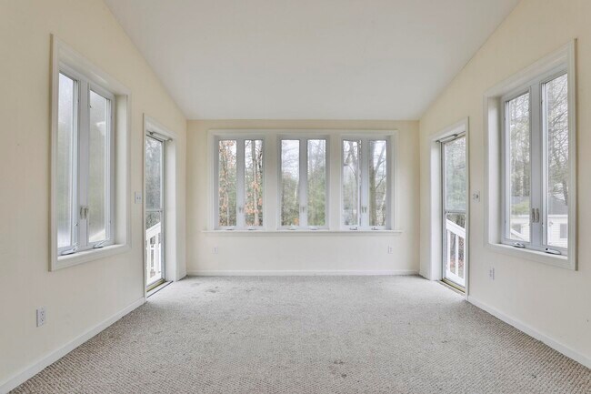 Building Photo - 54 Vandora Dr