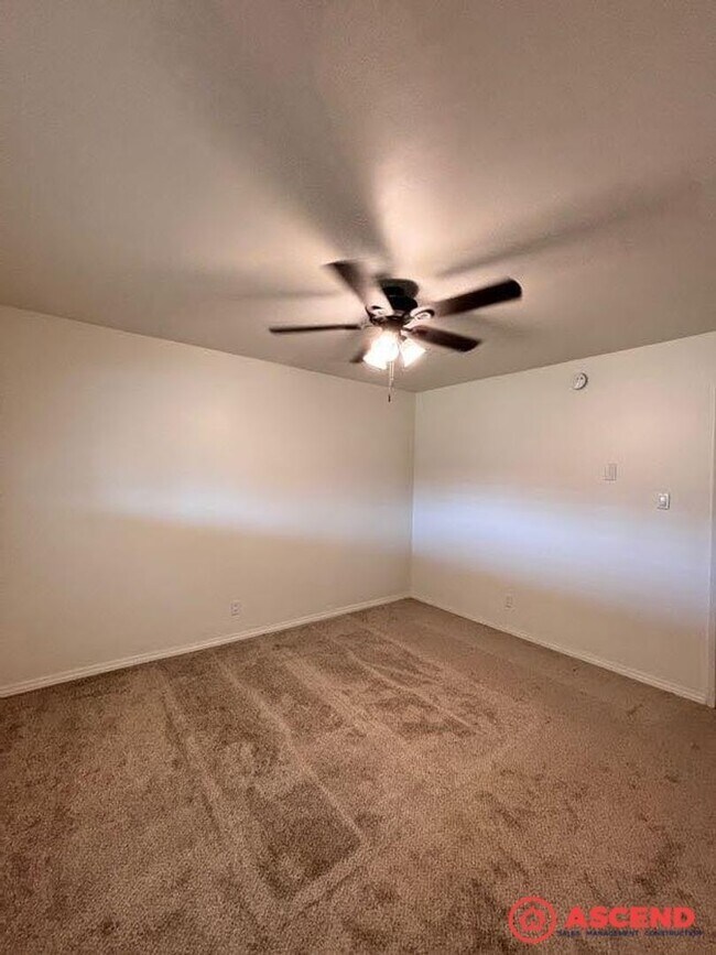 Building Photo - 3 Bed / 2 Bath Home on 2 Acres of Cattle L...
