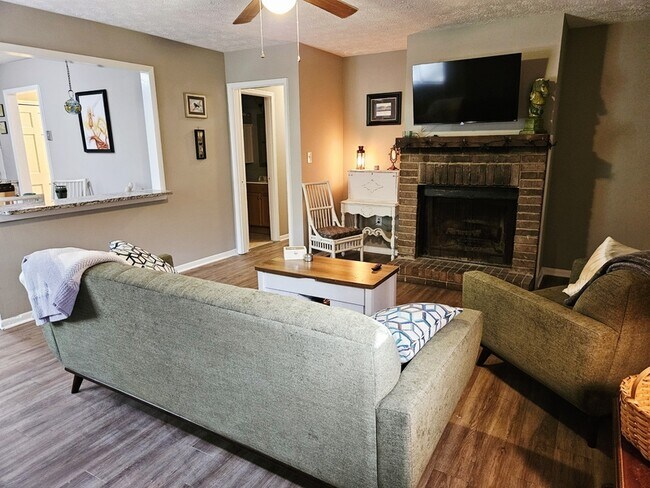 Building Photo - 1330 White Oak Dr