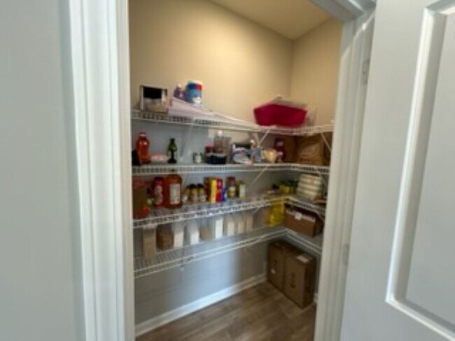 Building Photo - 1663 Fairmount Dr