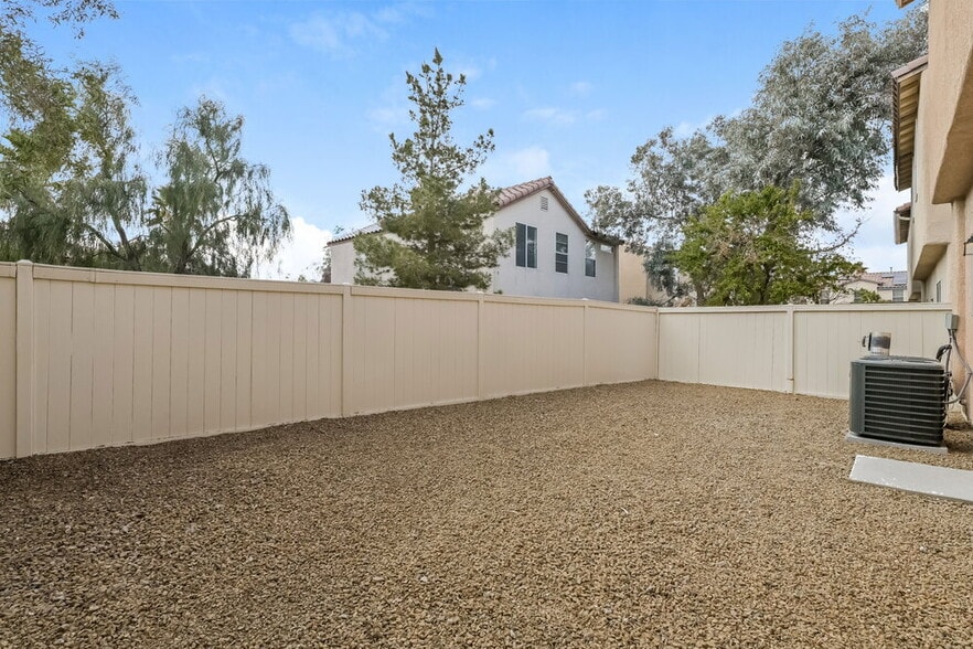 Building Photo - 10931 Colour Magic St