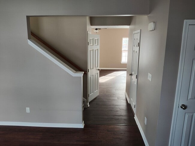 Building Photo - Beautifully maintained 4-bedroom, 2.5-bath over 2,200 sqft with a 2 car garage!