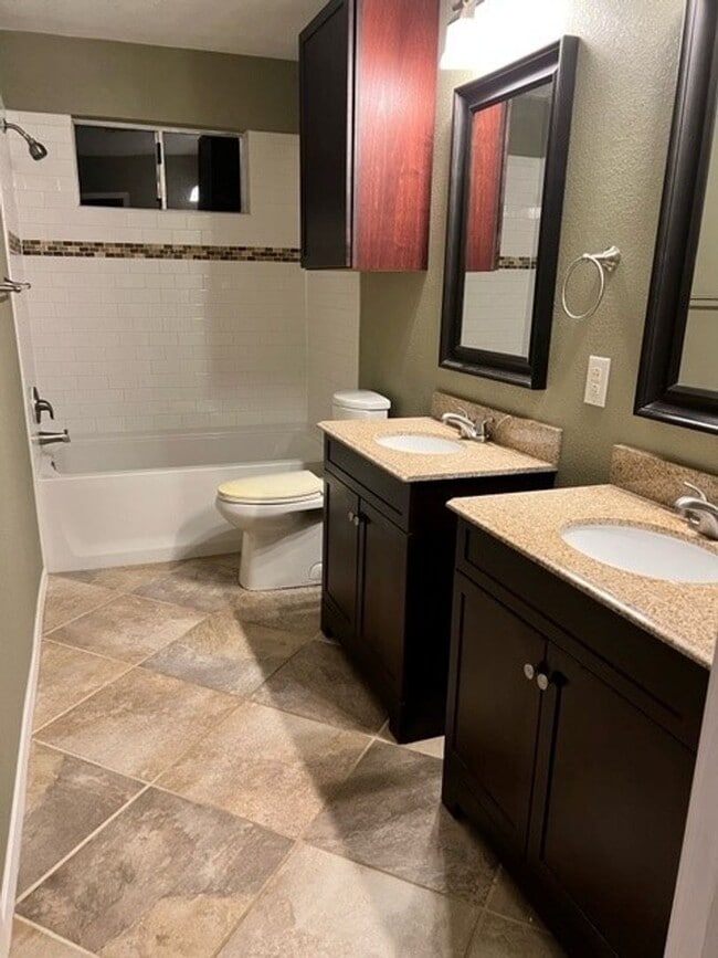 Building Photo - Beautiful home for lease in desirable Milw...