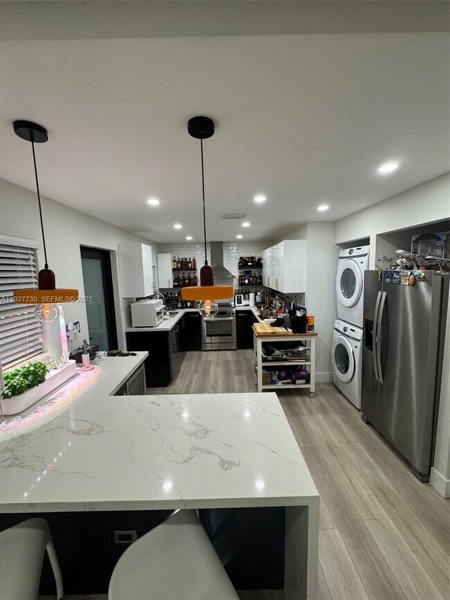 Building Photo - 557 NW 44th St