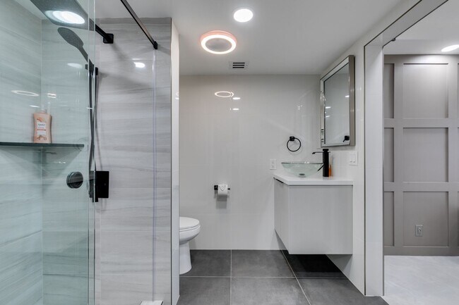 Building Photo - Elevated Penthouse Living with Private Terrace & Resort-Style Amenities * MOVE IN SPECIAL *